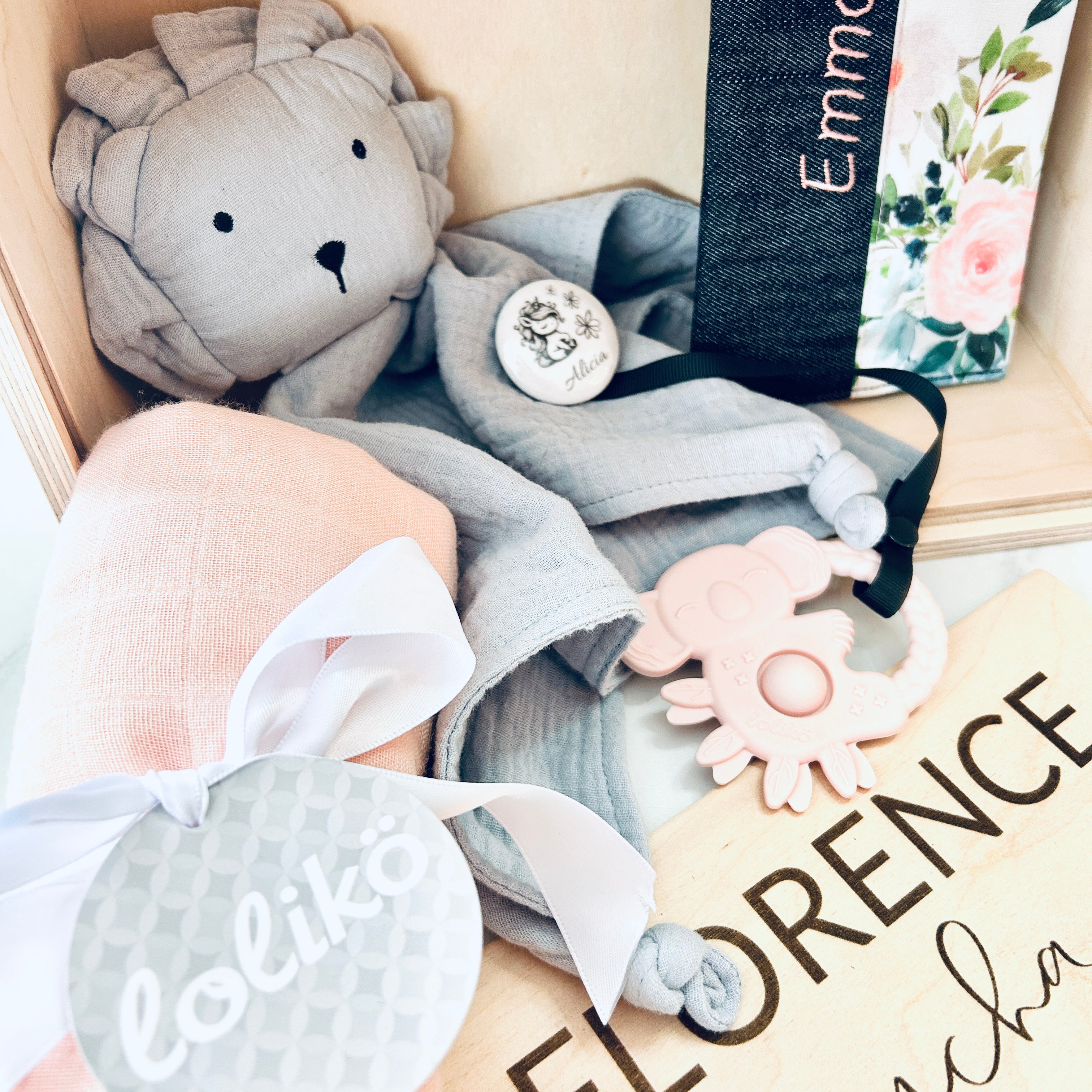 Boîte cadeaux naissance personnalisée fabriquée au Québec - 6 pièces