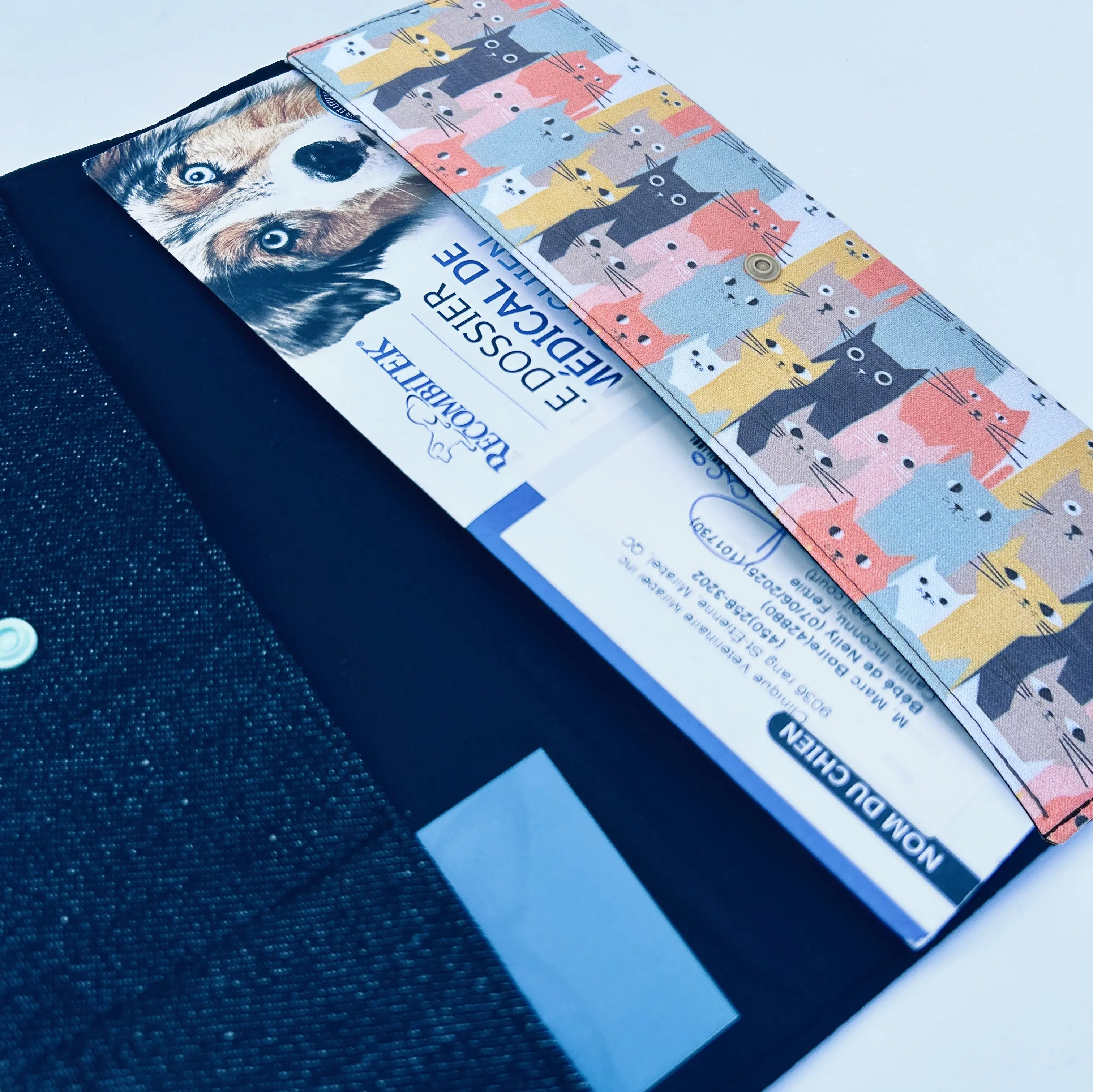 Protège carnet de vaccination Lolikö Chat multi Nelly et Cie inc.