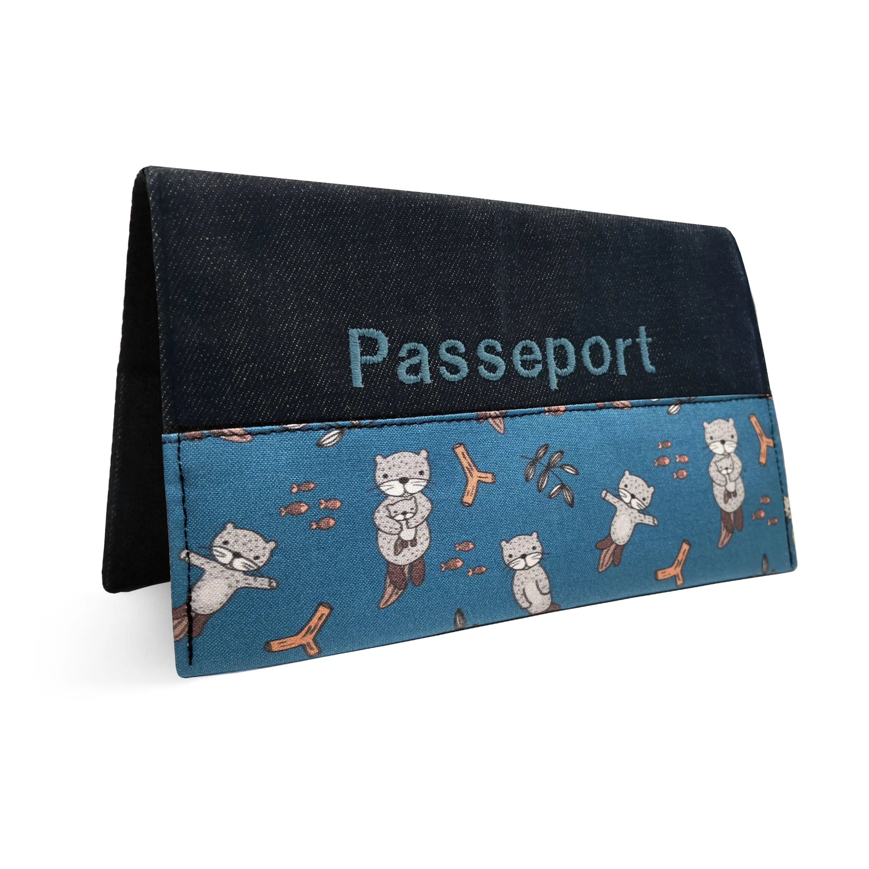 Protège passeport personnalisé Lolikö Loutre bleu Lolikö