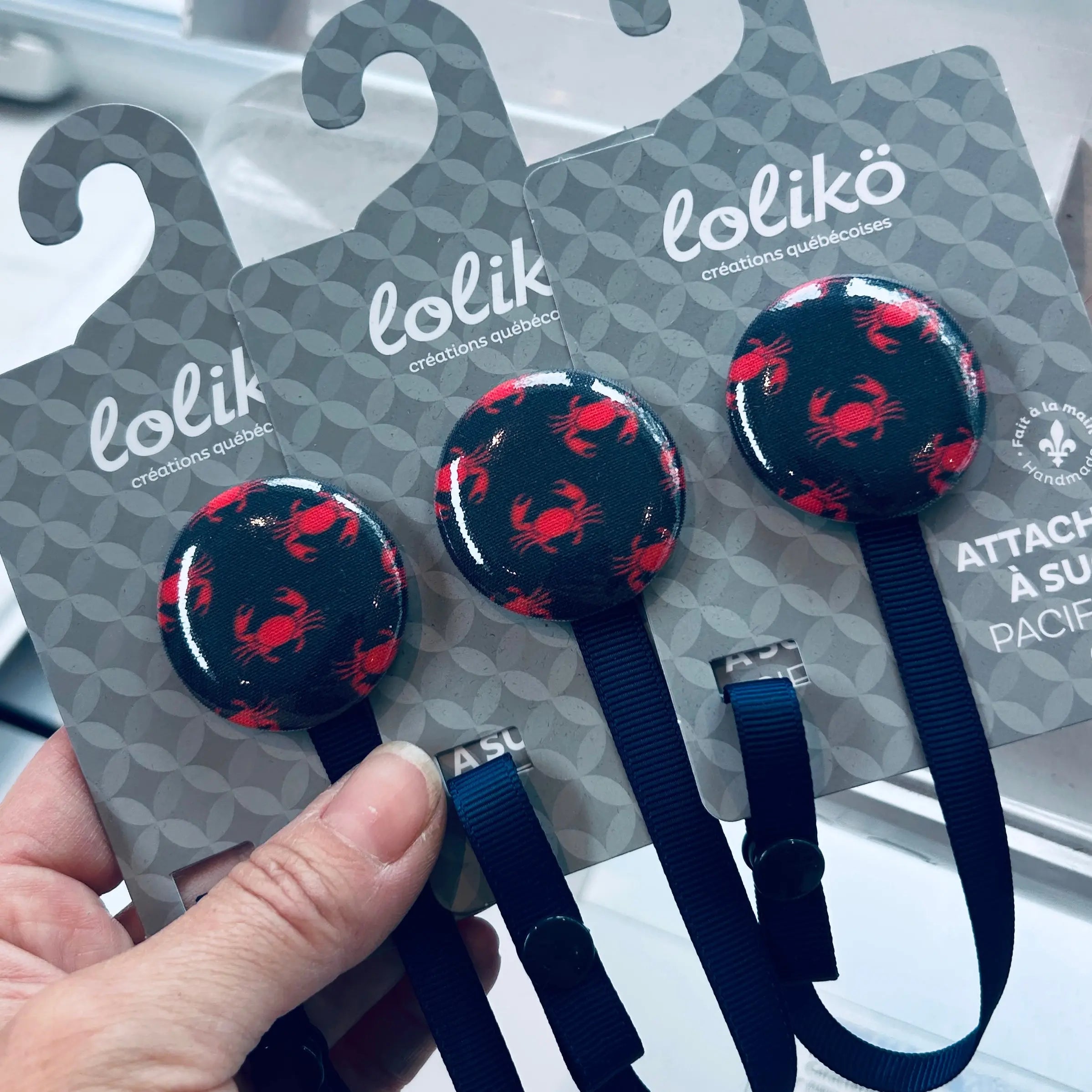 Attaches-suce petits crabes 🦀 Lolikö