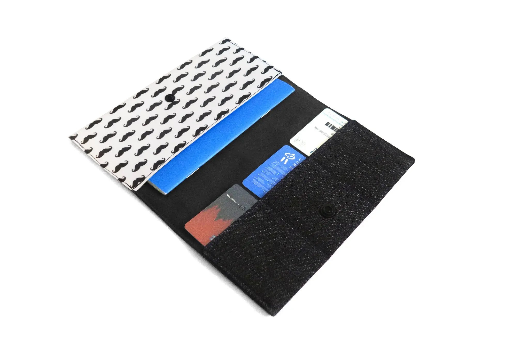 Protège carnet de santé personnalisé Lolikö Moustache Lolikö