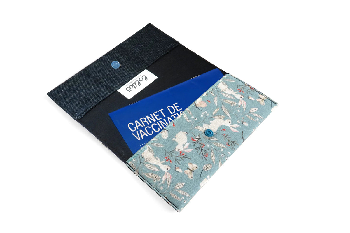 Protège carnet de santé personnalisé Lolikö Lapin bleu Lolikö
