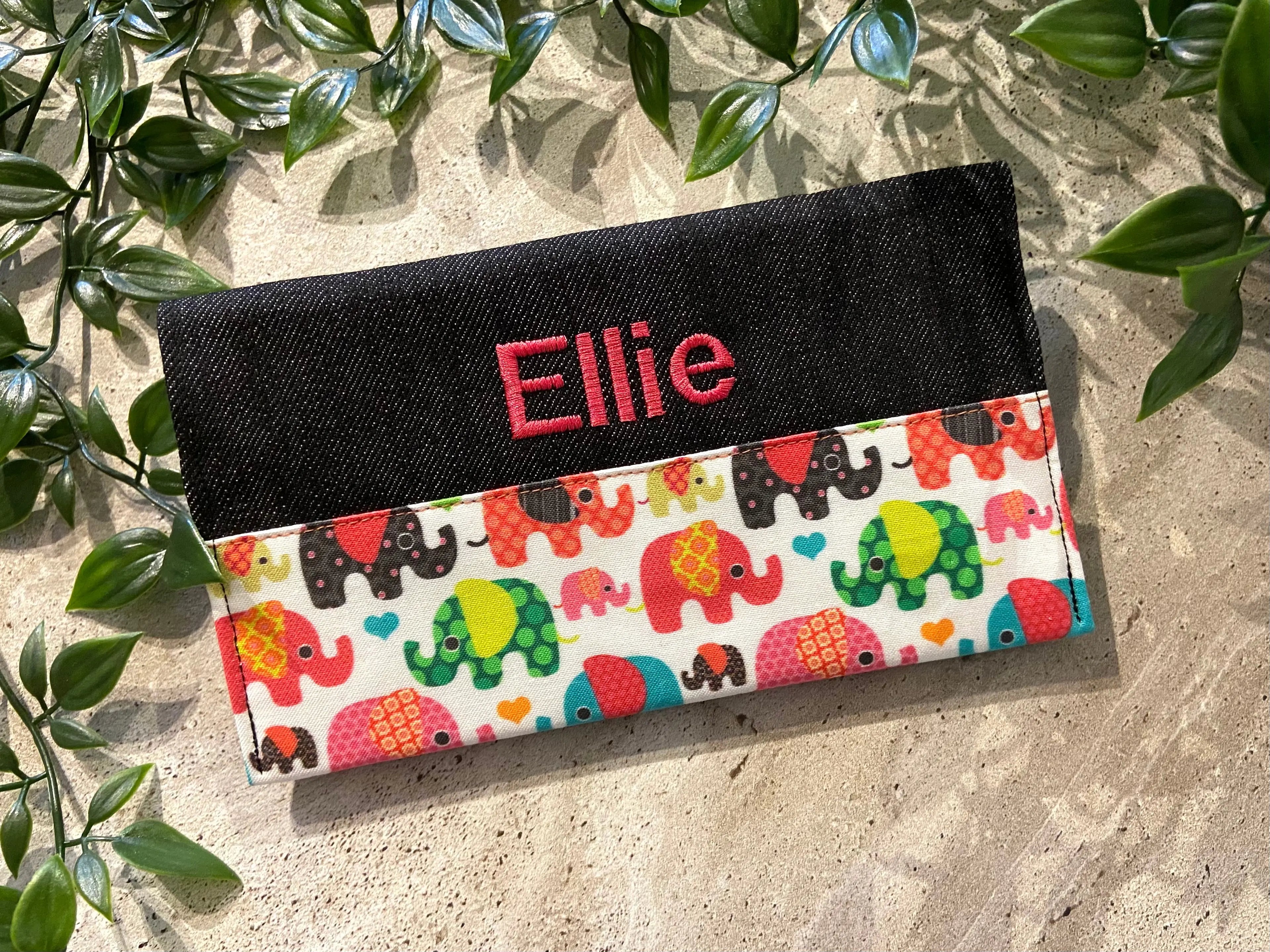 Protège carnet de santé personnalisé Lolikö Éléphant rose Lolikö