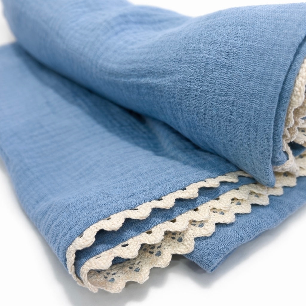 Mousseline bleu avec dentelle